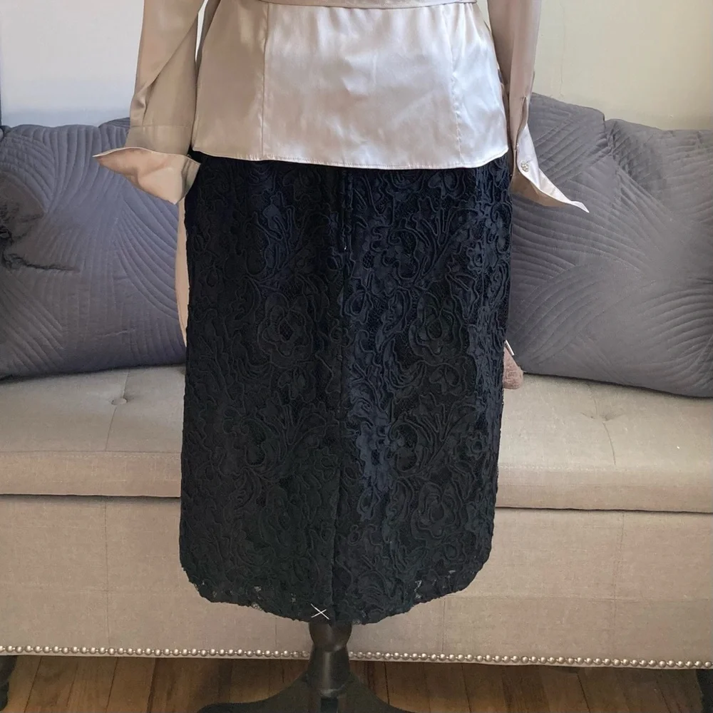 NWT Talbots black lace evening /cocktail skirt. Lace overlay/black lining Size 8